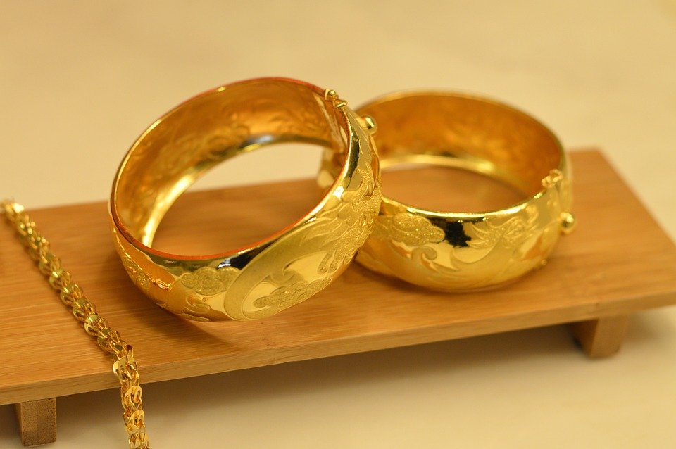 خاتم العقيق من الذهب الوردي: أنيق وخالد